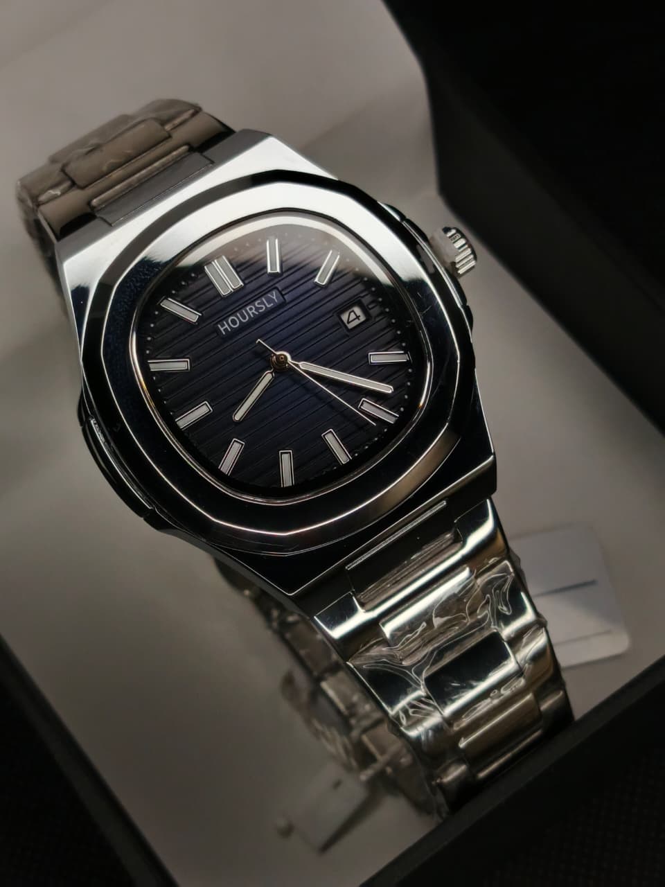 The "Nautilus Style" Steel Watch by HOURSLY